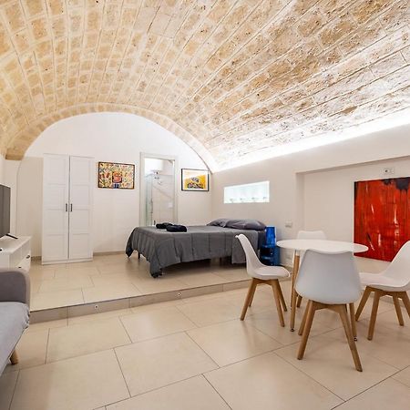 Le Cave Apartment Бари Екстериор снимка